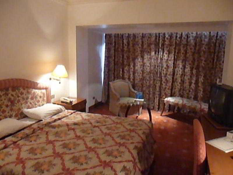 Commodore Hotel Amman Zewnętrze zdjęcie